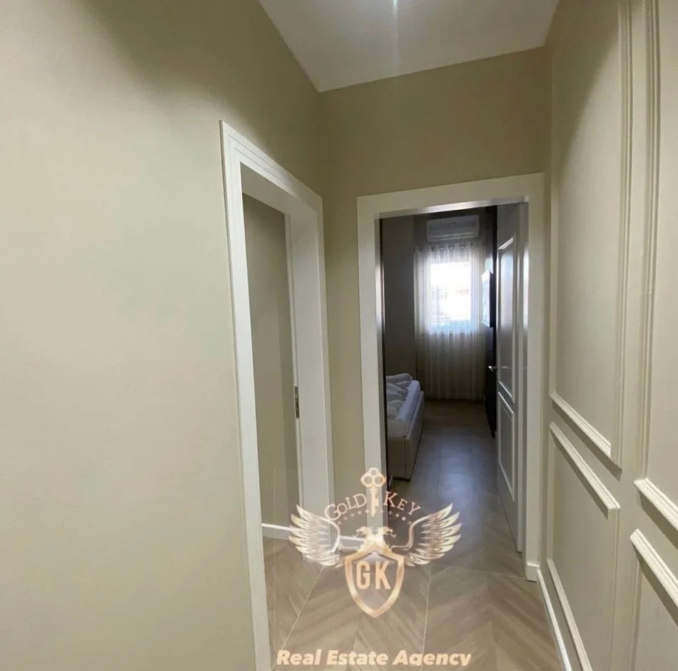 Durres, jepet me qera apartament 1+1+Ballkon Kati 2, 70 m² 600 € (Lagja 13,Plazh Hotel Vivas)