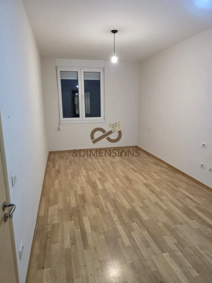 Tirane, jepet me qera apartament 2+1+Ballkon Kati 1, 92 m² 650 € (ish parku)