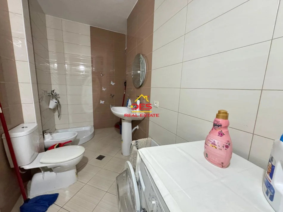 Vlore, jepet me qera apartament 2+1+Ballkon Kati 7, 110 m² 450 € (Rruga Gjergj Arianiti)