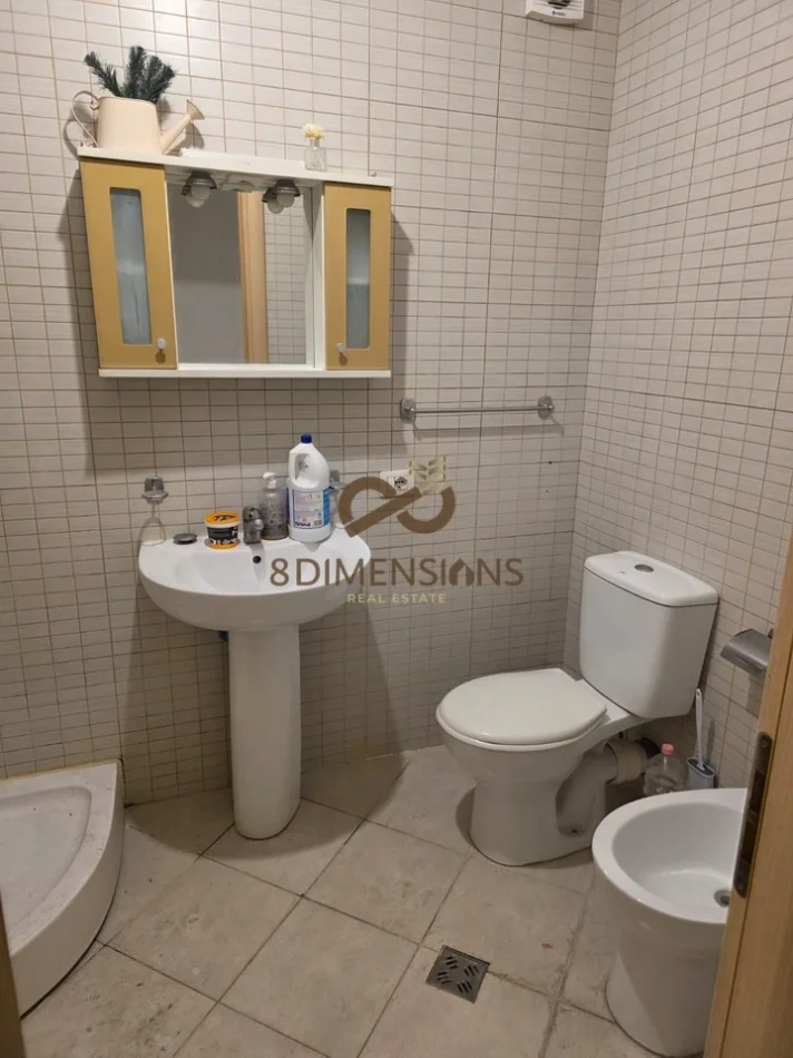 Tirane, jepet me qera apartament 2+1+Ballkon Kati 1, 92 m² 650 € (ish parku)