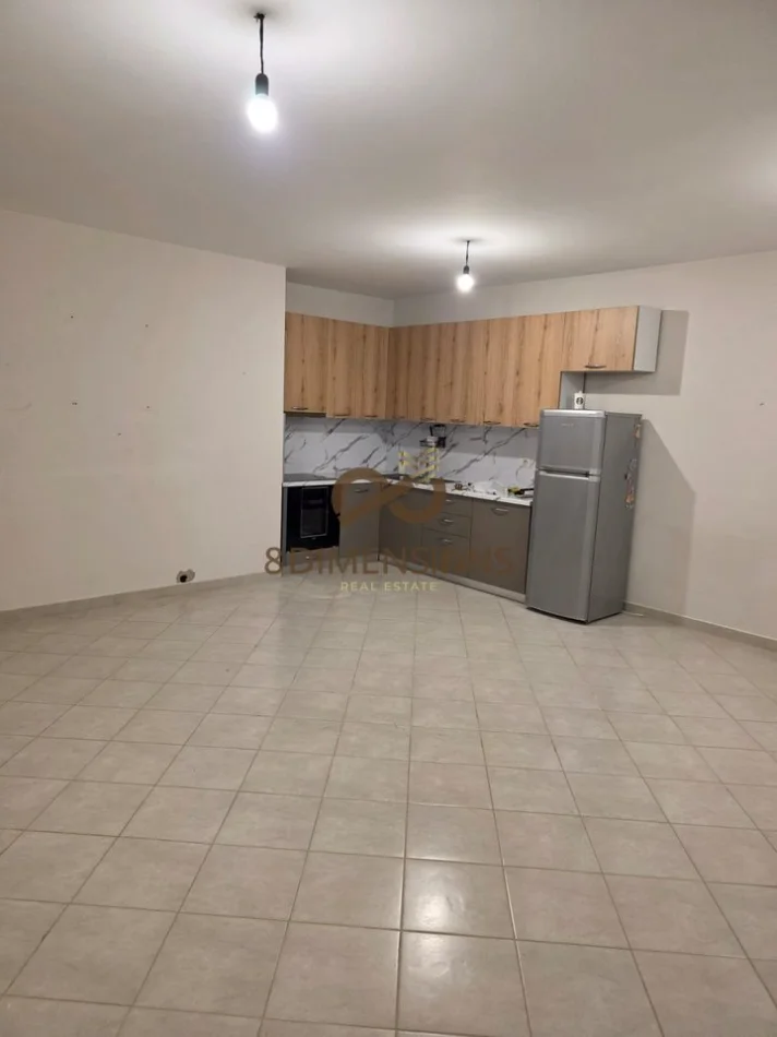 Tirane, jepet me qera apartament 2+1+Ballkon Kati 1, 92 m² 650 € (ish parku)