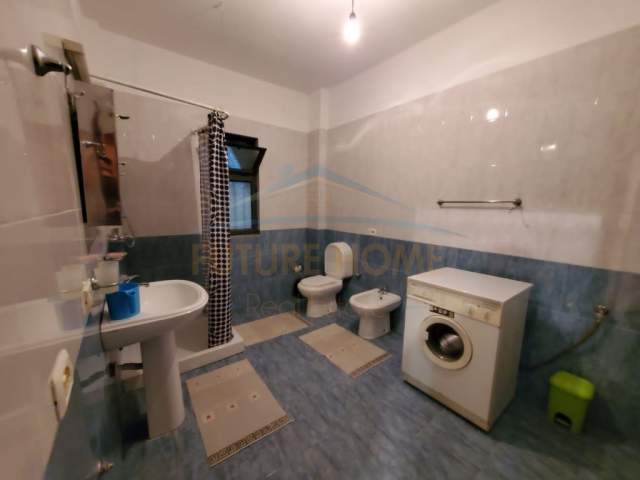 Tirane, jepet me qera apartament Kati 1, 120 m² 350 Euro (Shkolla e Bashkuar)