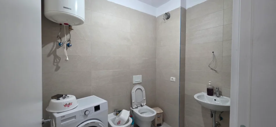 Tirane, jepet me qera apartament 2+1 Kati 1, 110 m² 500 € (Univers City)
