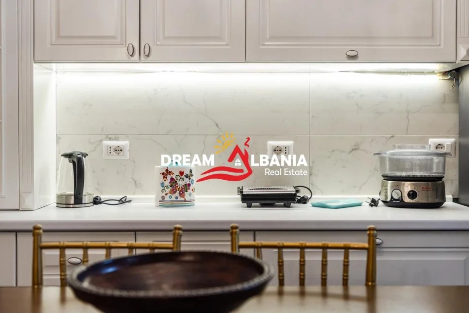 Tirane, jepet me qera apartament 2+1 , 120 m² 900 € (tek Liqeni i Thatë)