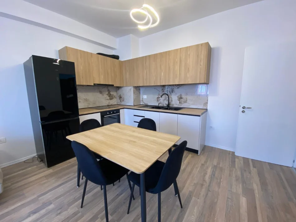 Jepet me qera apartament+post parkimi Kati 8, 80 m² 550 € (unaza e re)