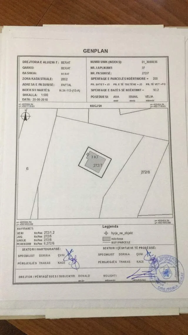 Berat, shes Vile 5+1+A Kati 3, 350 m²190.000 Euro (Rruga paftal bashkia Sinje)
