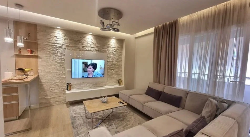 Tirane, jepet me qera apartament 2+1 Kati 6, 114 m² 900 € 