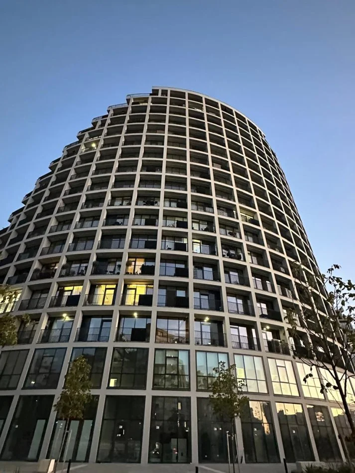 Tirane, jepet me qera apartament 2+1 Kati 1, 102 m² 1.300 € (Lake View)