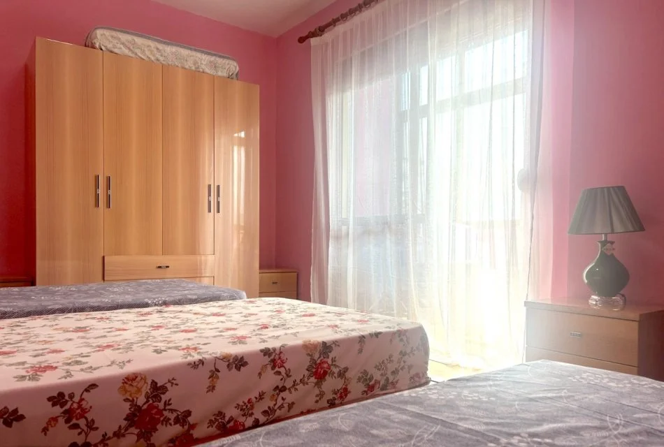 Tirane, jepet me qera apartament 2+1+Ballkon Kati 2, 105 m² 390 € (rruga Jordan Misja)