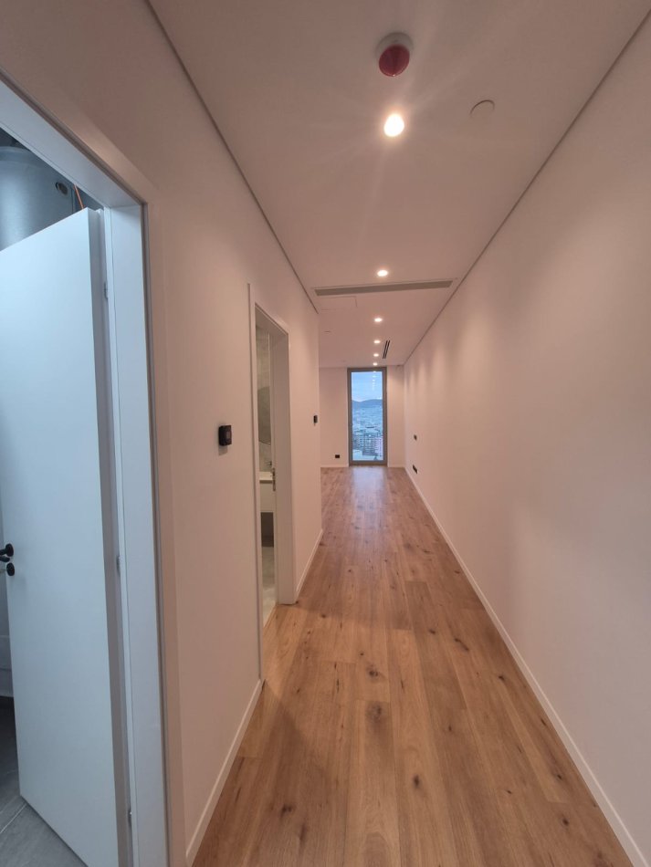 Tirane, jepet me qera zyre Kati 20, 176 m² 3.000 € (Downtown One)