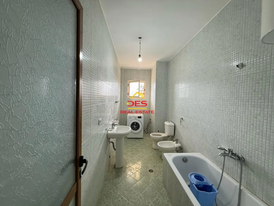 Vlore, shitet apartament 2+1+Ballkon Kati 10, 125 m² 130.000 € (Rruga Sadik Zotaj)