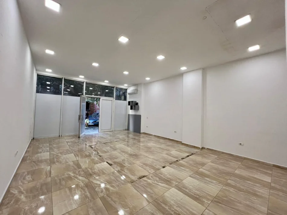 Tirane, jepet me qera ambjent biznesi Kati 0, 53 m² 415 € (Rruga Idriz Dollaku)