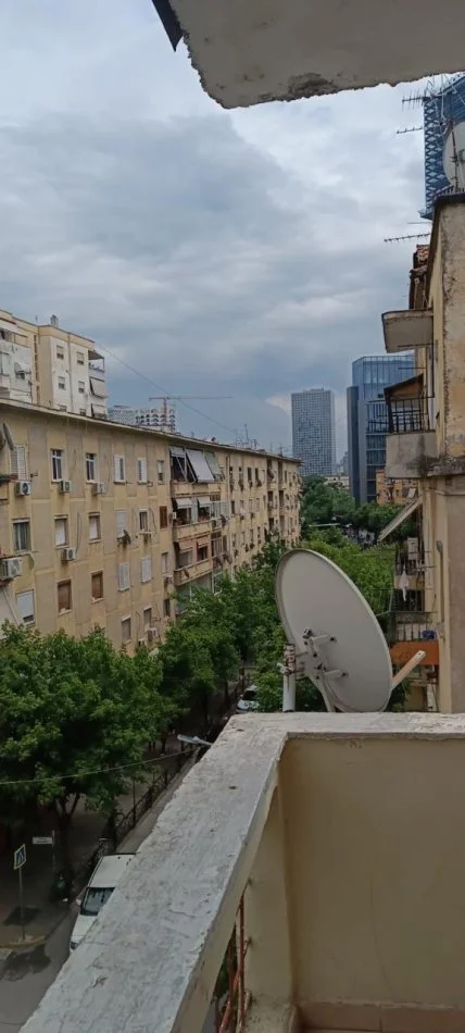 Tirane, jepet me qera apartament 2+1 Kati 5, 74 m² 500 € (Kafe Flora ,Rruga e Durrsit)