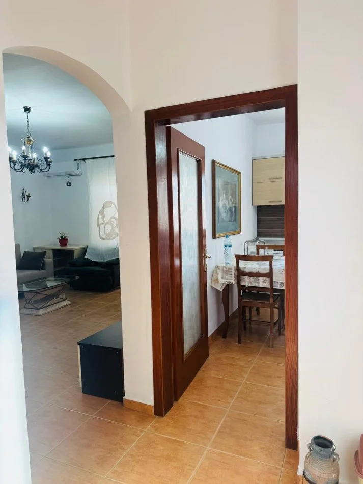 Tirane, jepet me qera apartament 1+1+Aneks+Ballkon Kati 5, 78 m² 500 € (Stacioni i Trenit , prane mullirit)