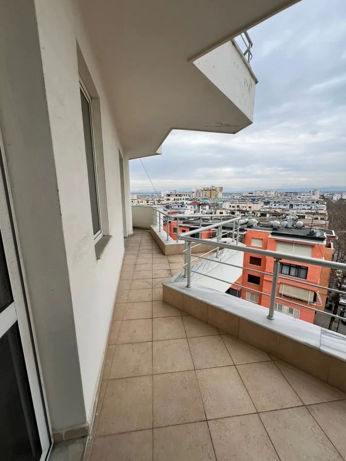 Durres, shitet apartament 2+1+Ballkon Kati 6, 130 m² 130.000 € (Spitali Durres)