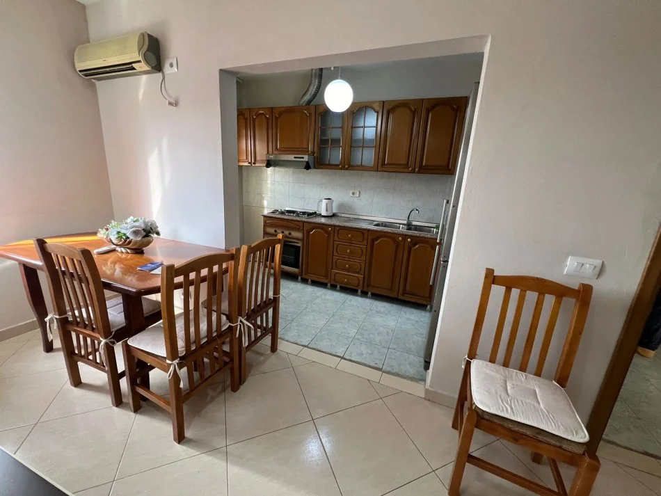 Tirane, jepet me qera apartament 1+1 Kati 5, 65 m² 450 € (Tek Ndre mjeda Tek Ish parku)