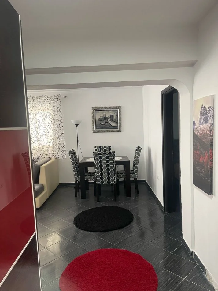 Tirane, jepet me qera 2+1 Kati 3, 80 m² 450.000 € (Mine Peza, prane Komisariatit nr.3)