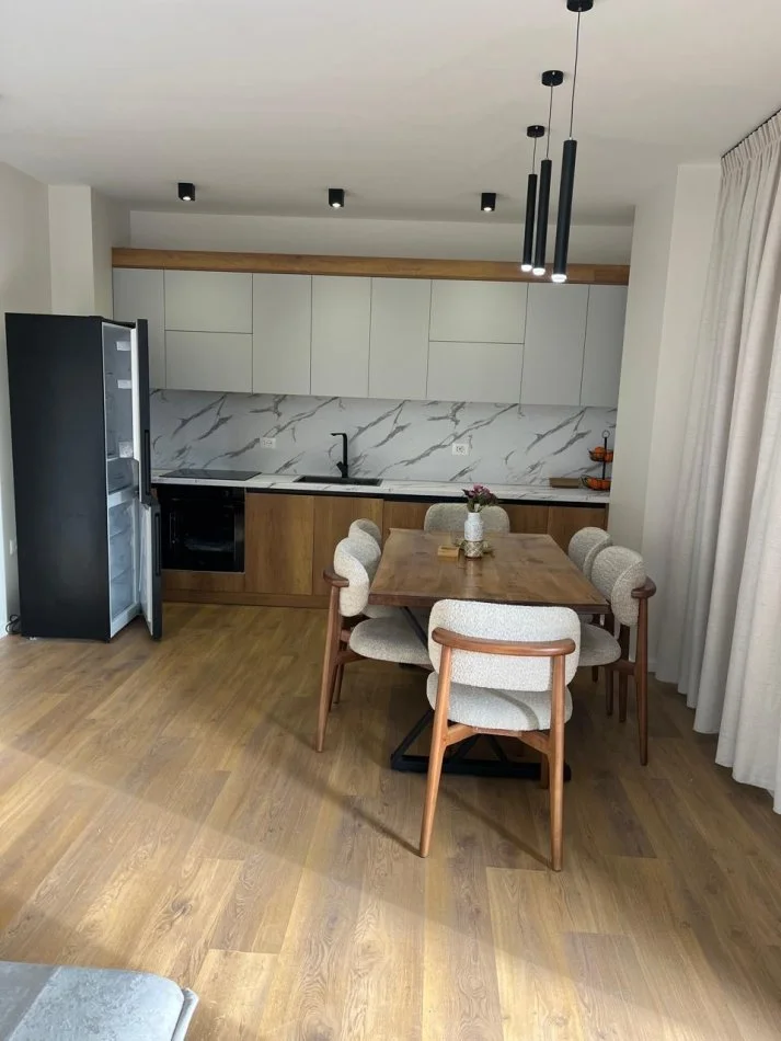Tirane, jepet me qera apartament 2+1 , 98 m² 700 € 