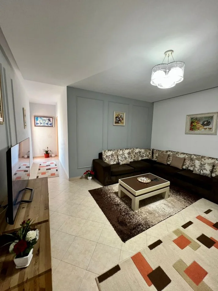 Tirane, shitet apartament 2+1+Ballkon Kati 8, 88 m² 135.000 €