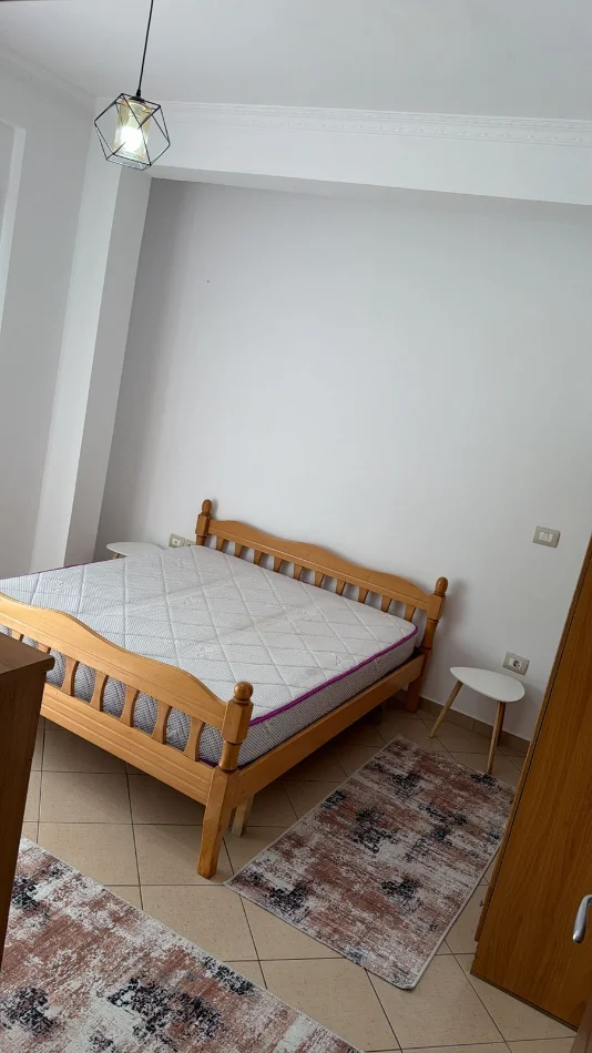Tirane, jepet me qera apartament 2+1+Ballkon Kati 2, 80 m² 450 € (ASTIR)