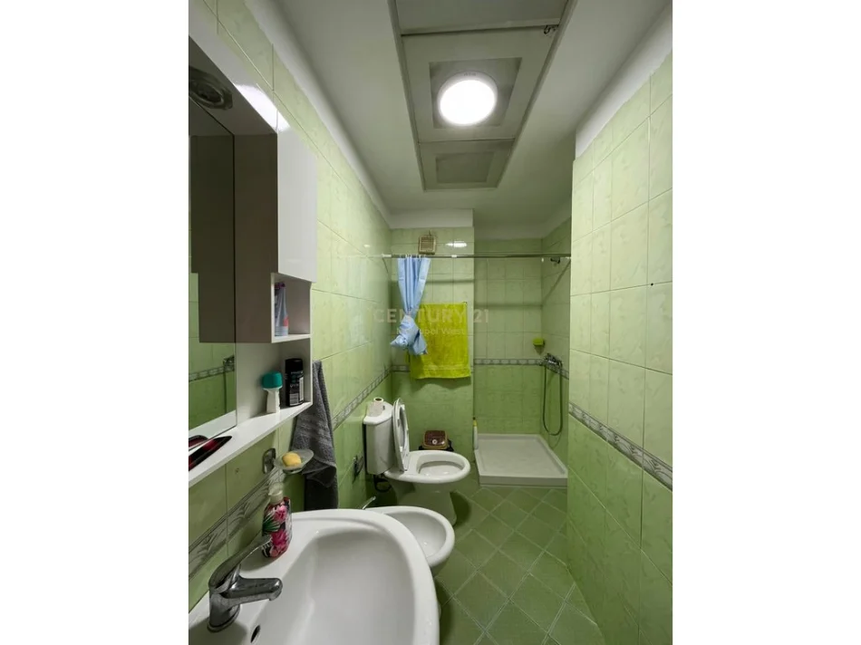 Tirane, jepet me qera apartament 1+1 Kati 5, 70 m² 580 € (580)