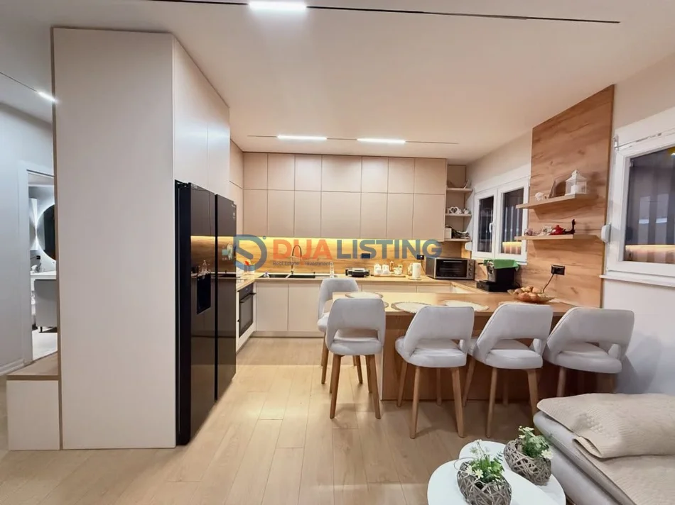 Tirane, jepet me qera apartament 2+1 , 98 m² 750 € (Rruga e Dibres)