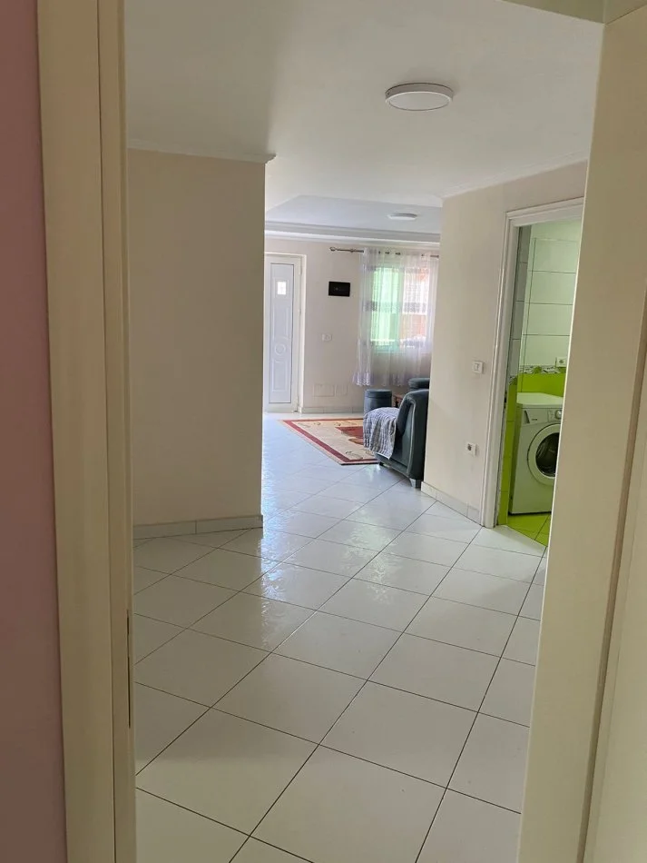 Tirane, jepet me qera apartament 2+1+Ballkon Kati 3, 140 m² 700 € (Don Bosko)