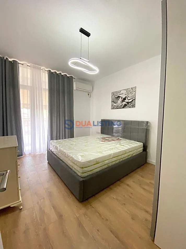 Tirane, jepet me qera apartament 1+1 , 65 m² 700 € (Rruga Myslym Shyri)