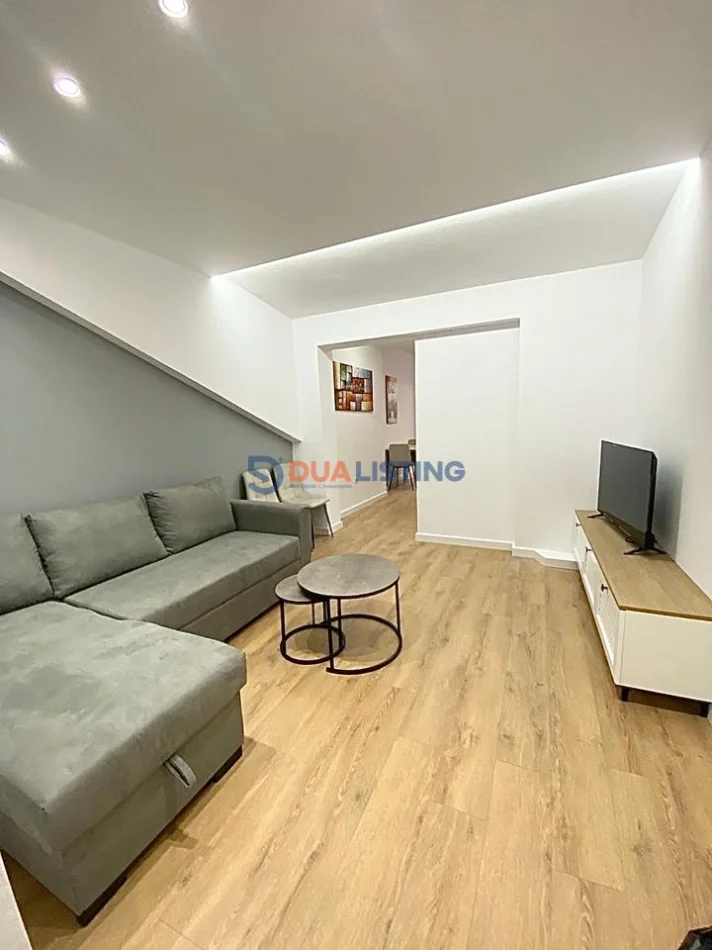 Tirane, jepet me qera apartament 1+1 , 65 m² 700 € (Rruga Myslym Shyri)