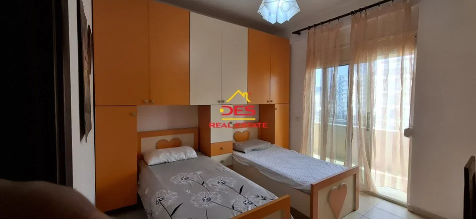 Vlore, jepet me qera apartament 2+1+Ballkon Kati 4, 110 m² 400 € (Rr Sazani, Vlorë)