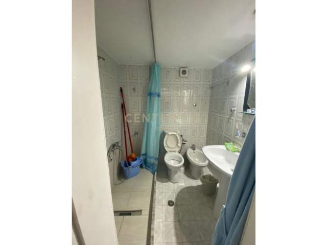 Tirane, shitet apartament 2+1+A+BLK Kati 4, 100 m² 137.000 Euro (Bulevardi Bajram Curri, Pallatet Agimi)