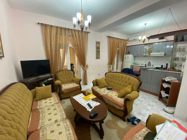 Tirane, shitet apartament 2+1+A+BLK Kati 4, 100 m² 137.000 Euro (Bulevardi Bajram Curri, Pallatet Agimi)