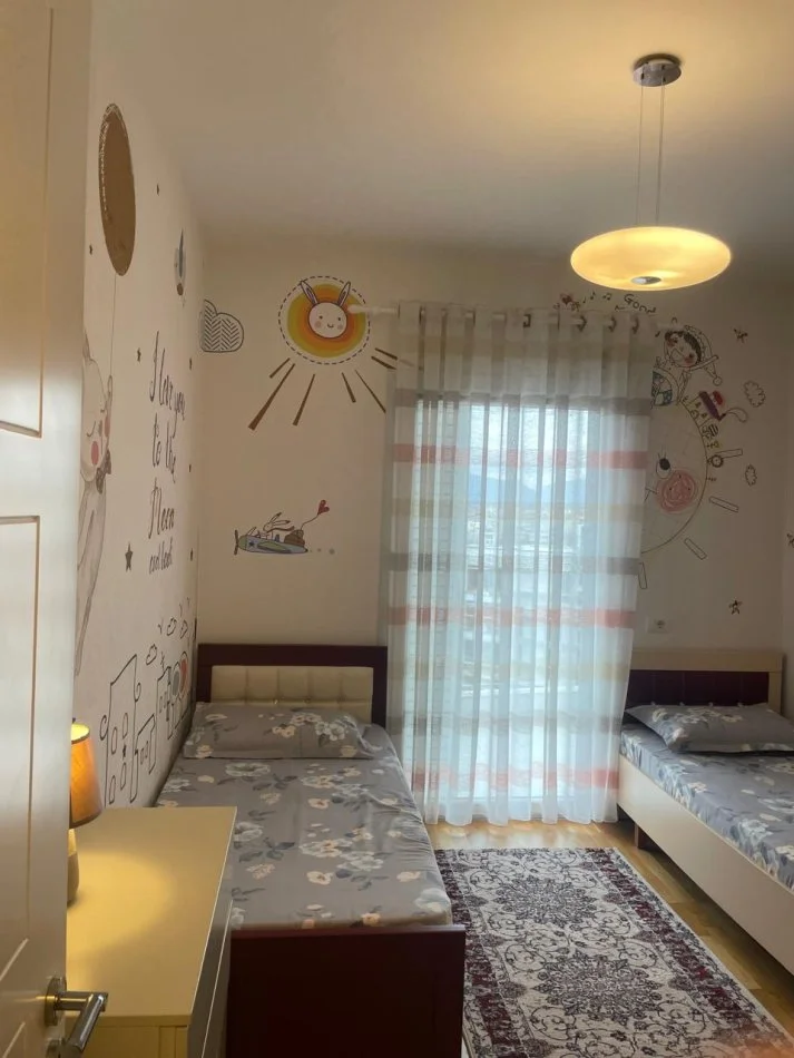 Tirane, jepet me qera apartament 2+1 Kati 3, 90 m² 900 € (Kopshti Botanik)