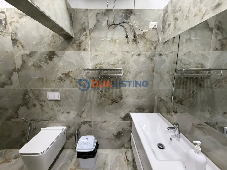 Tirane, jepet me qera apartament 2+1 , 90 m² 850 € (Kopshti Zoologjik)