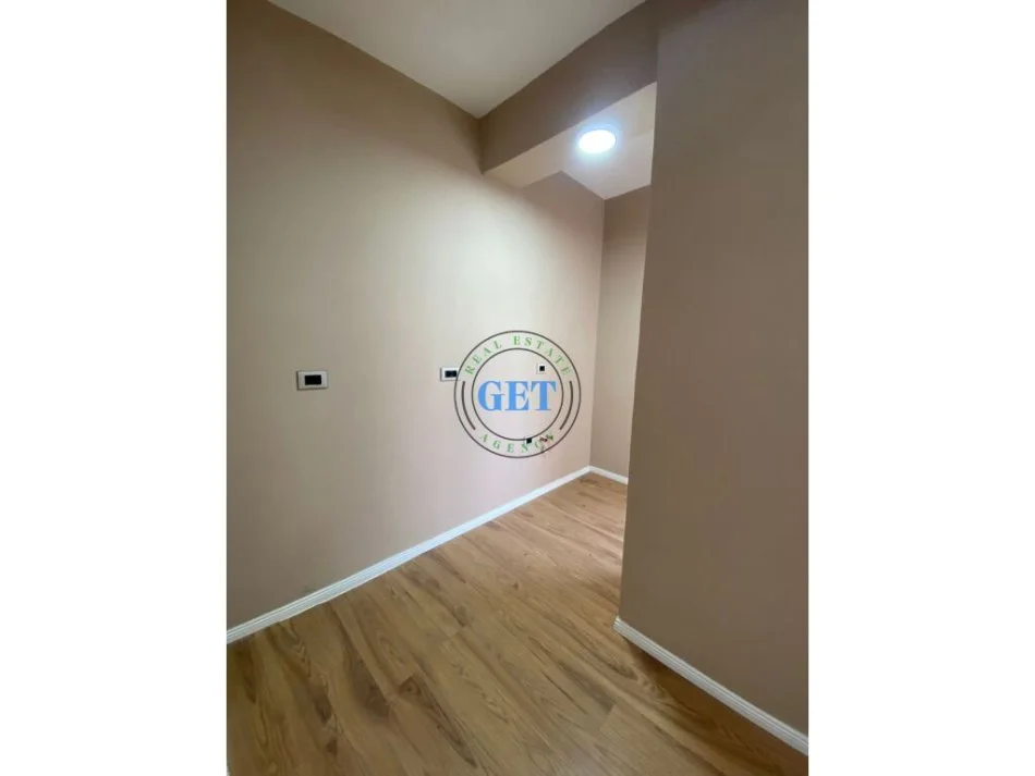 Durres, jepet me qera apartament 2+1 Kati 2, 85 m² 400 € (Spitali)
