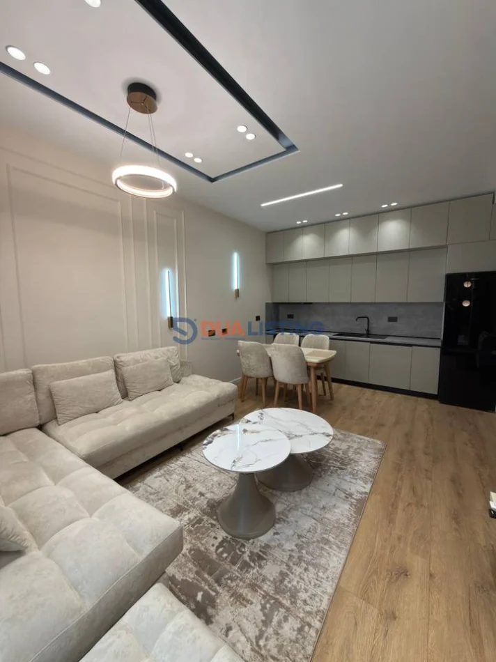 Tirane, jepet me qera apartament 1+1 , 75 m² 1.400 € (Air Albania Stadium)