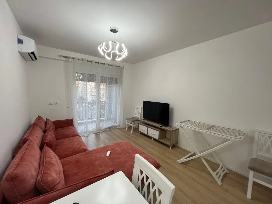 Tirane, jepet me qera apartament 1+1 Kati 3, 56 m² 600 € (Tek 21 dhjetori)