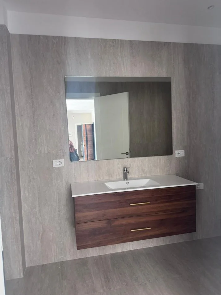 Tirane, jepet me qera apartament 2+1+Ballkon Kati 2, 100 m² 650 €