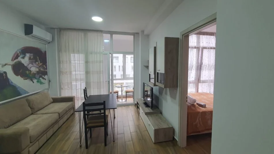 Tirane, jap me qera apartament 1+1+Ballkon Kati 3, 60 m² 570 € (Komuna e Parisit, Kompleksi Kika 2)