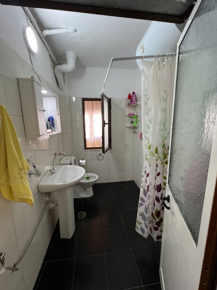 Tirane, shitet apartament 1+1 Kati 3, 53 m² 110.000 € (Porcelan)