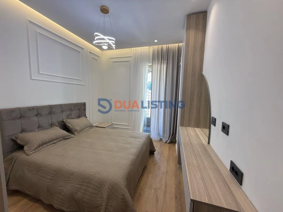 Tirane, jepet me qera apartament 1+1 , 75 m² 1.400 € (Air Albania Stadium)