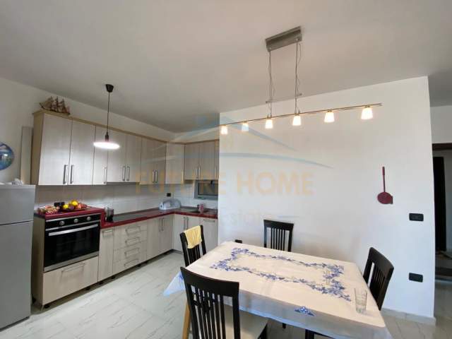 Durres, jepet me qera apartament Kati 7, 93 m² 300 Euro (ish urt)