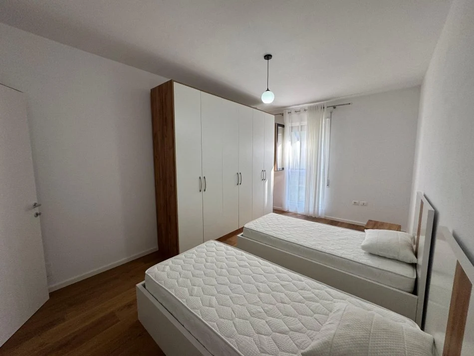 Tirane, jepet me qera apartament 2+1 Kati 3, 97 m² 850 € (Trio towers residence)