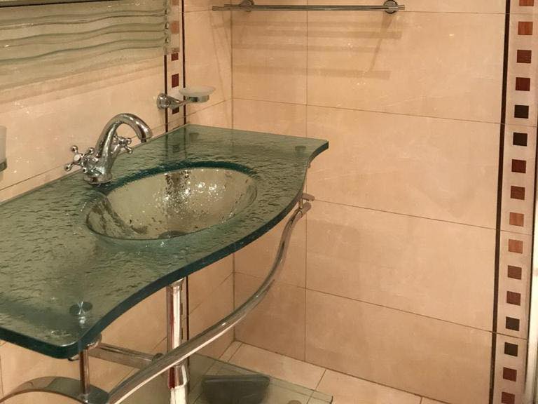 Tirane, jepet me qera apartament duplex 2+1 Kati 6, 100 m² 700 € (Ish Ekspozita, Grepi i Artë)