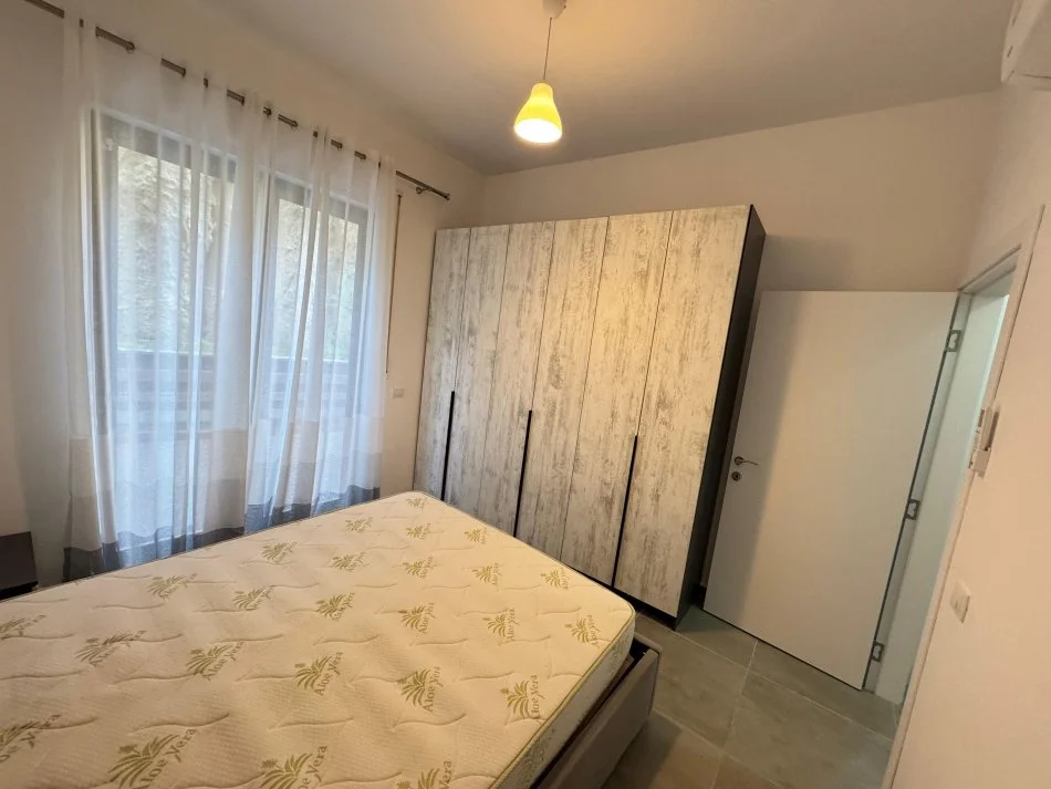 Tirane, jepet me qera apartament 1+1 Kati 1, 74 m² 500 € (Rruga kodra e diellit)