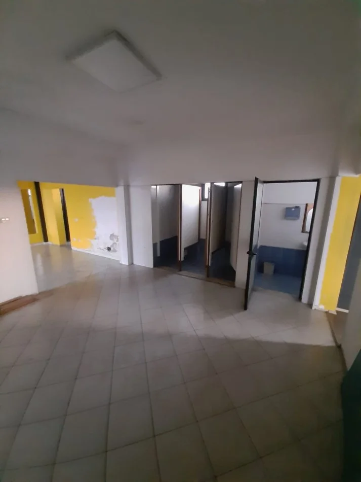 Durres, jepet me qera ambjent biznesi Kati 3, 300 m² 800 € (Adria ,Durres)