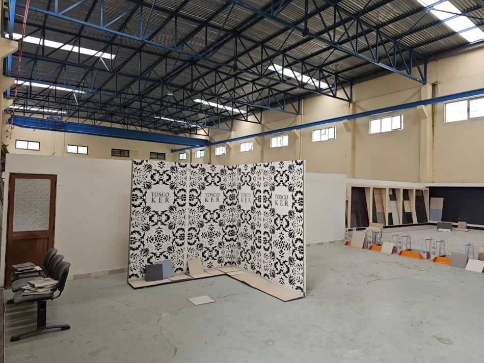 Tirane, jepet me qera magazine Kati 0, 850 m² 5.000 € (Vore-Picar)