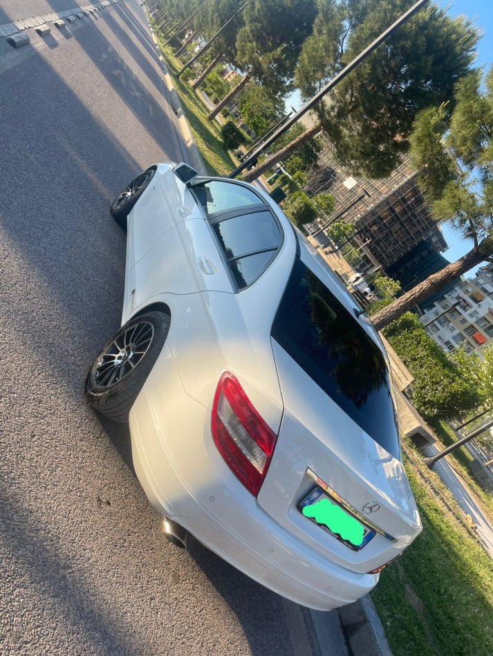 Tirane, shitet makine MERCEDES BENZ C CLAS W204 2010 MANUALE Nafte, e bardhë manuale Klima 215 km 6.500 €