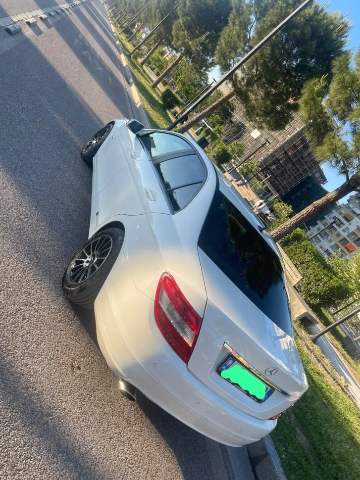 Tirane, shitet makine mercedes benz Nafte, e bardhë manuale Klima 215 km 6.500 €