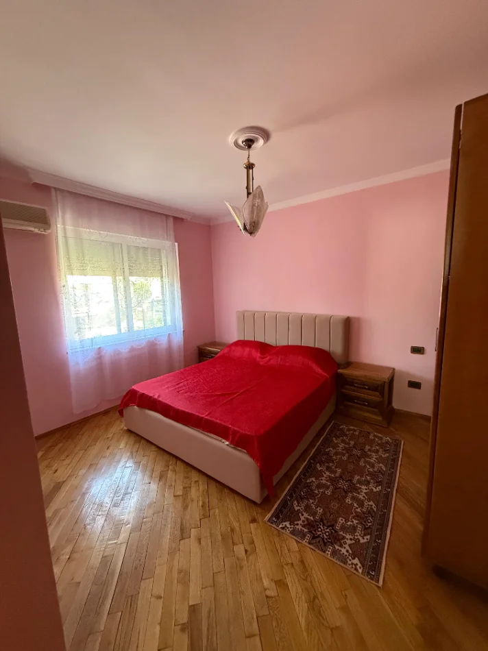 Tirane, jepet me qera apartament 3+1 Kati 3, 85 m² 550 € 